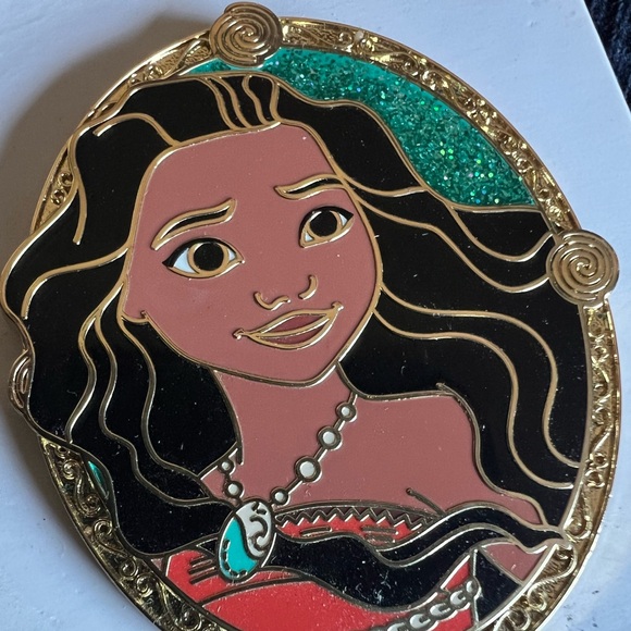 NWT Disney Moana Enamel Pin - Picture 4 of 4